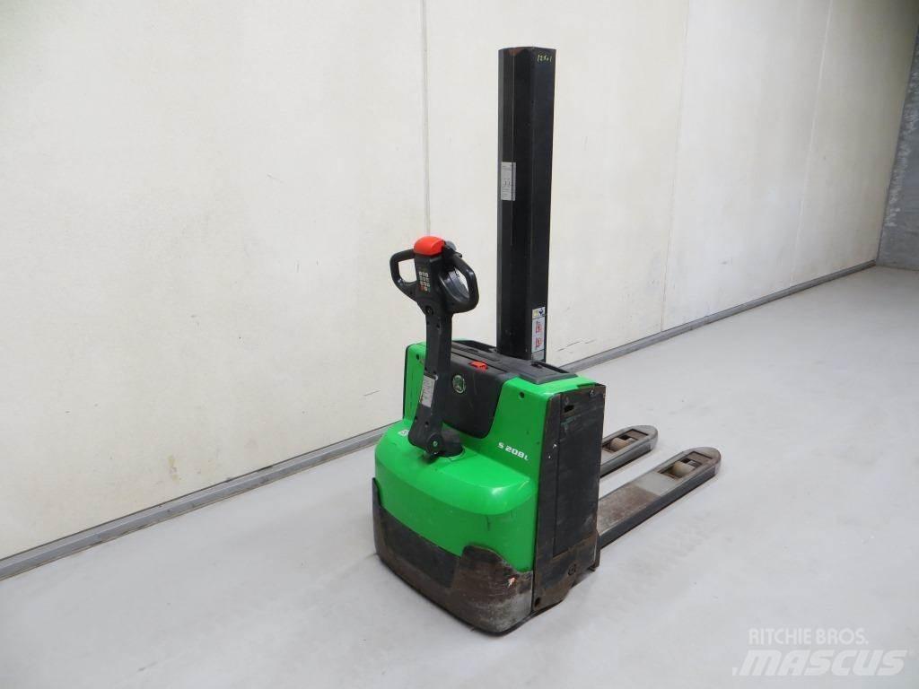 Cesab S208L 보행식 리치 지게차
