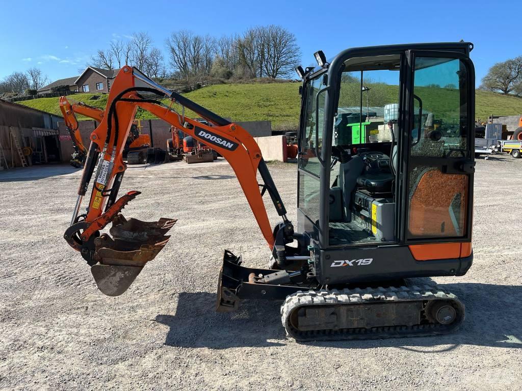 Doosan DX 19 소형 굴삭기 7톤 미만