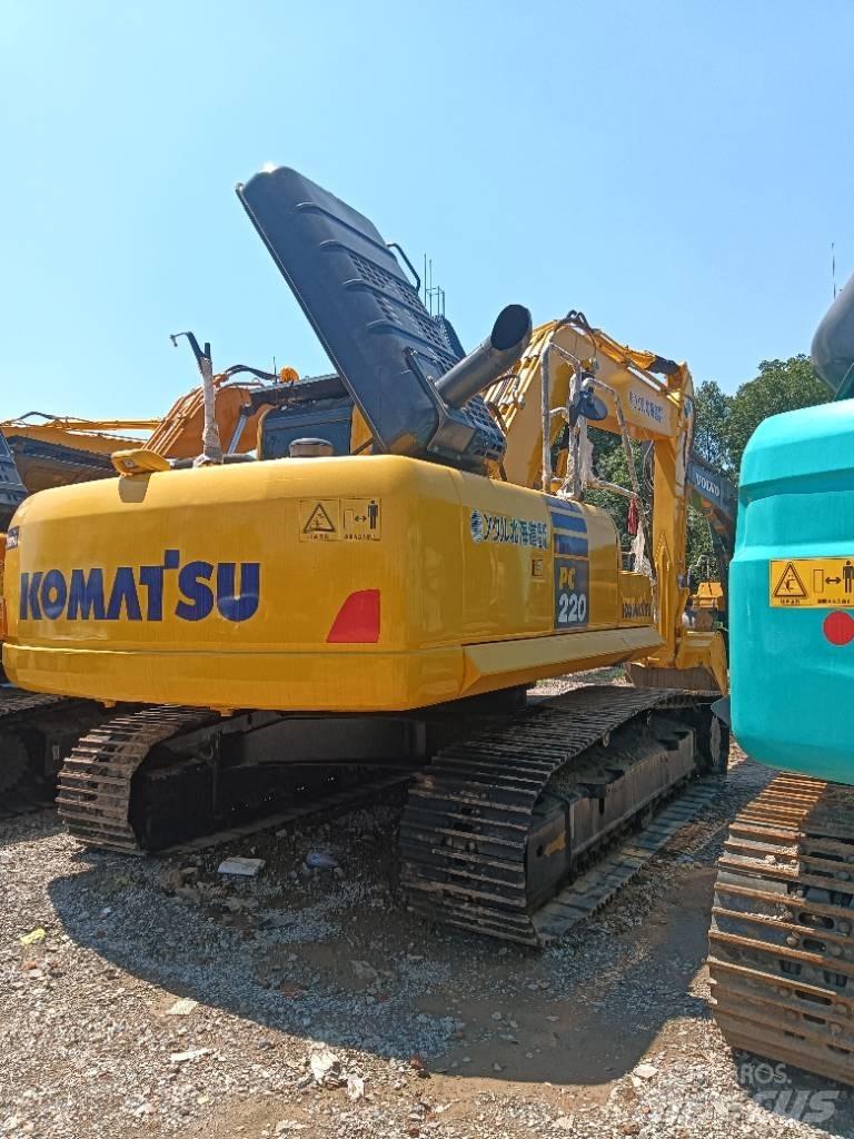 Komatsu PC 220 대형 굴삭기 29톤 이상