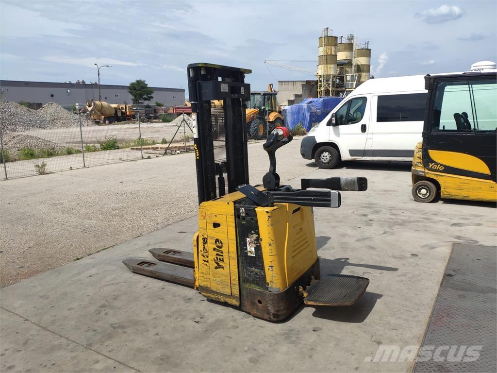 Yale MS15X IL 보행식 리치 지게차
