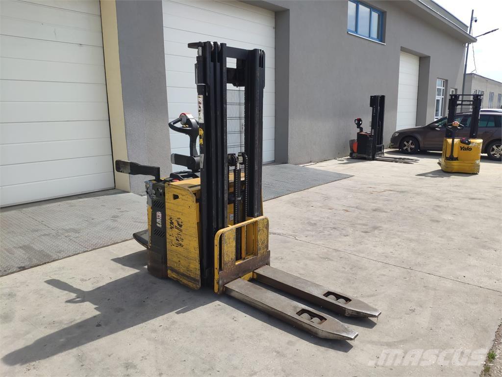 Yale MS15X IL 보행식 리치 지게차