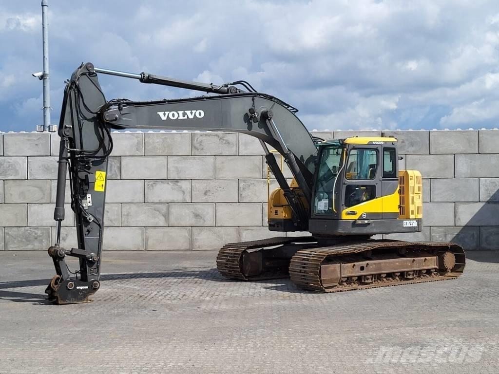 Volvo ECR 235 DL 대형 굴삭기 29톤 이상