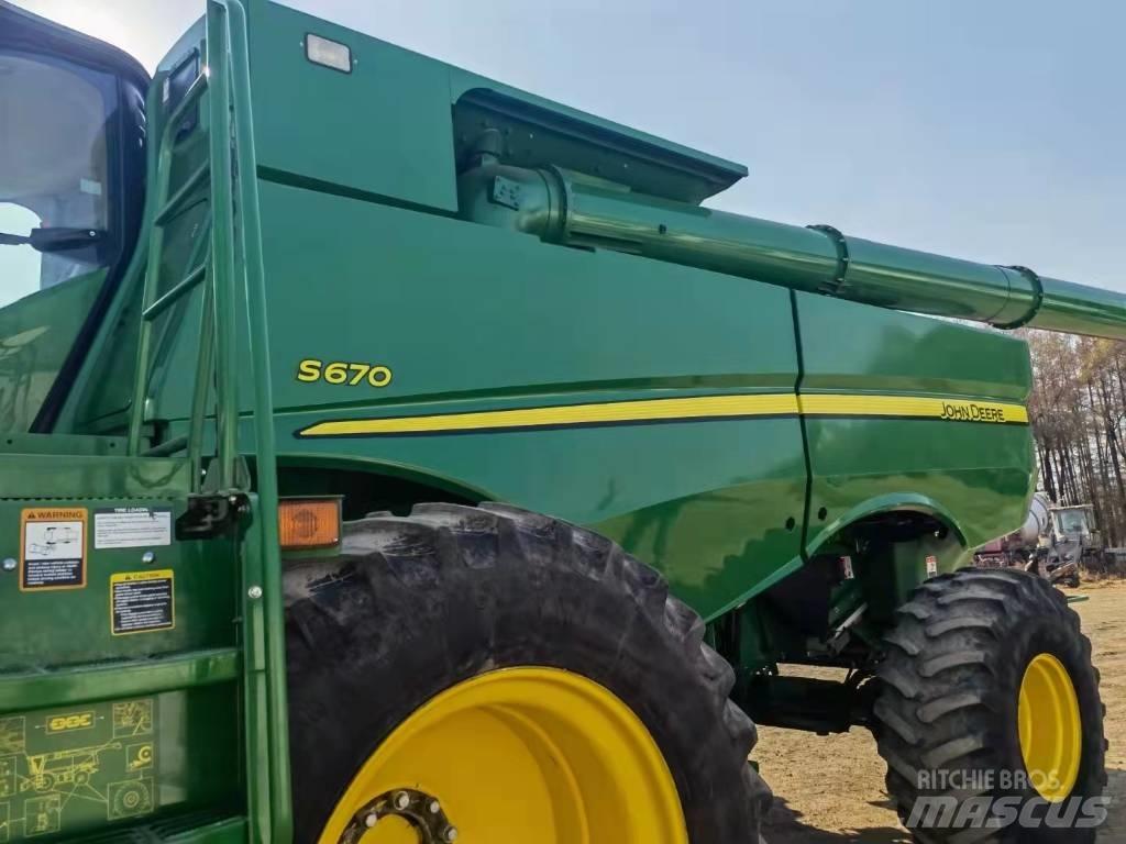 John Deere S670 콤바인 수확기