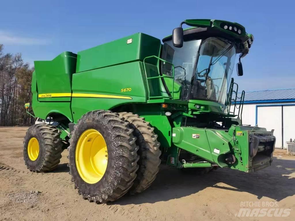 John Deere S670 콤바인 수확기