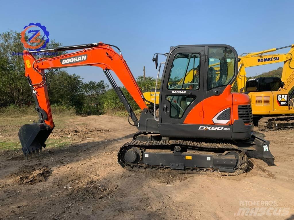 Doosan DX 60 소형 굴삭기 7톤 미만