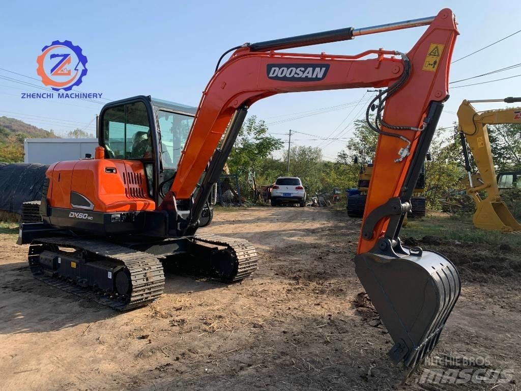 Doosan DX 60 소형 굴삭기 7톤 미만