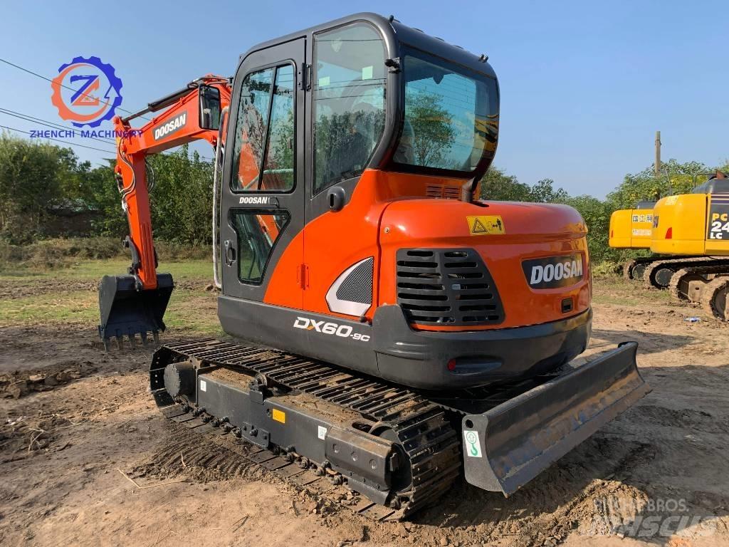 Doosan DX 60 소형 굴삭기 7톤 미만