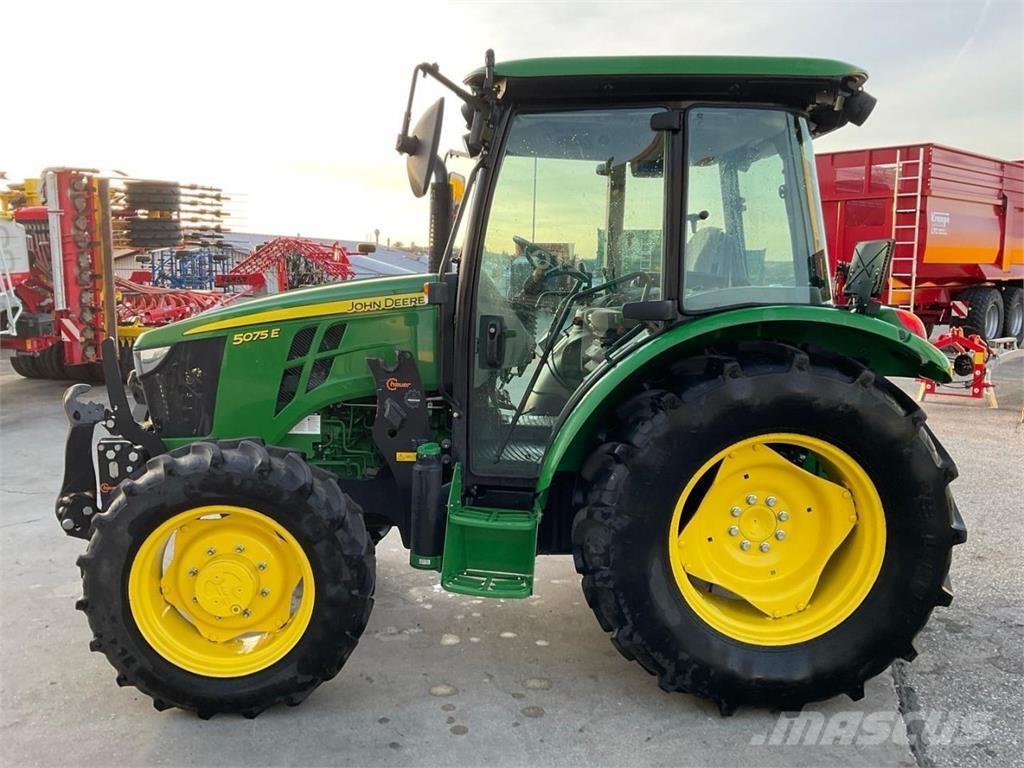 John Deere 5075E 트랙터
