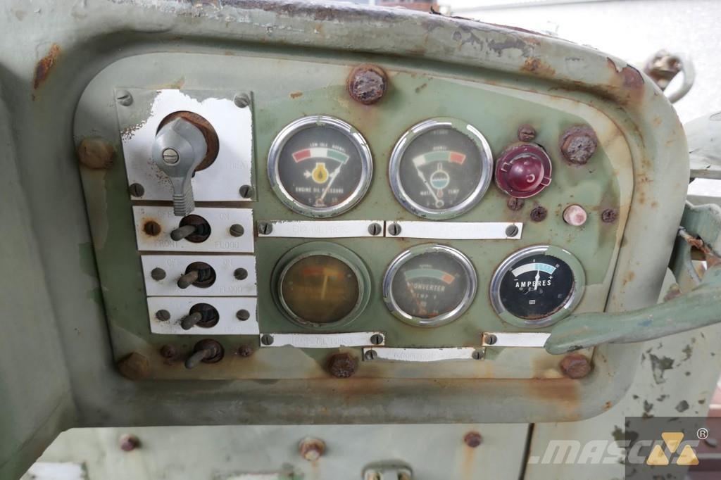 CAT D7F Ex-army 크롤러 도저