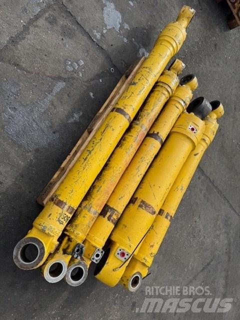 Komatsu PW 180 유압식 기계