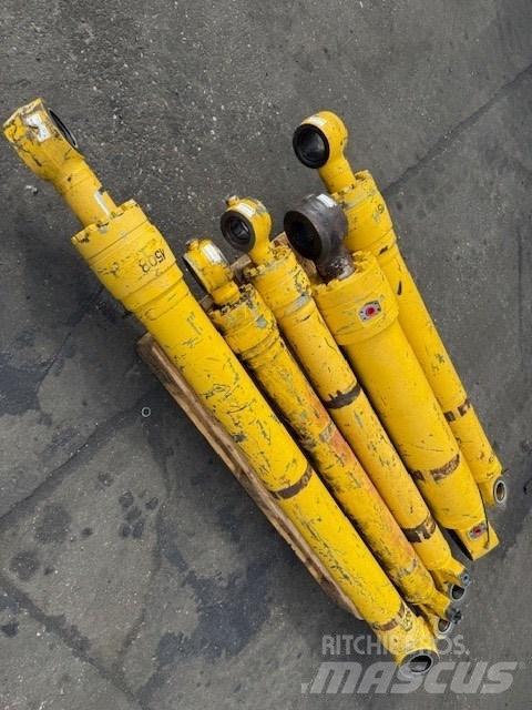 Komatsu PW 180 유압식 기계