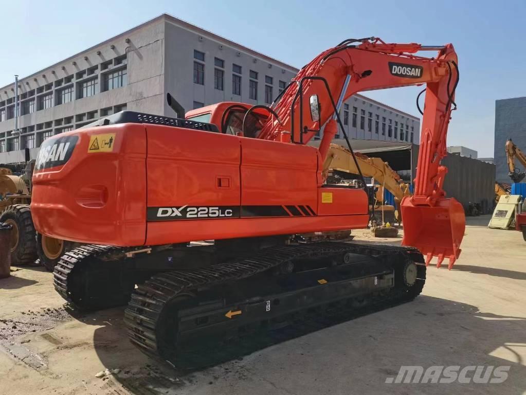 Doosan DX 225 대형 굴삭기 29톤 이상