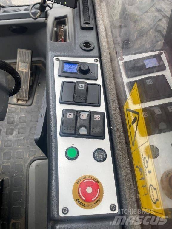 Komatsu 901 XC 원목 하베스터
