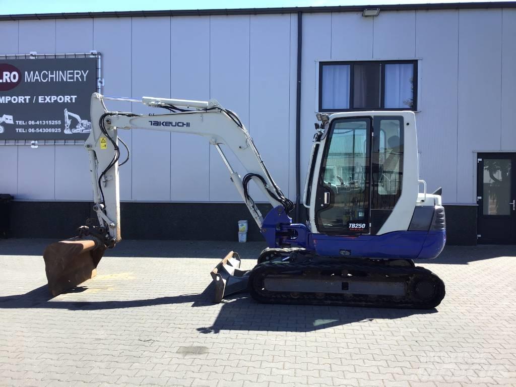 Takeuchi TB 250 소형 굴삭기 7톤 미만