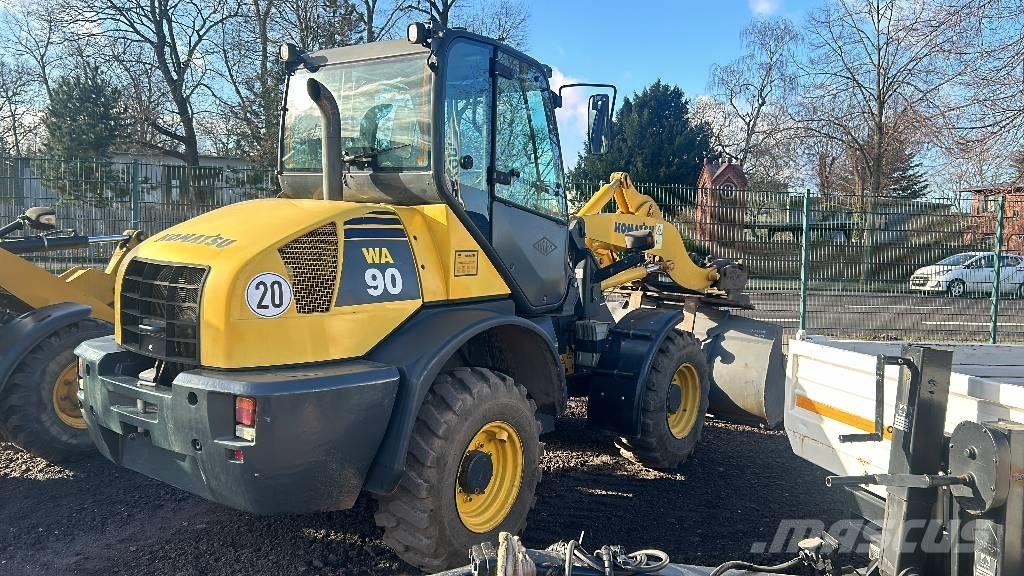 Komatsu WA 90  휠로우더