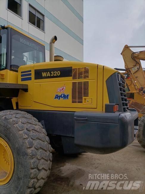 Komatsu WA 320  휠로우더