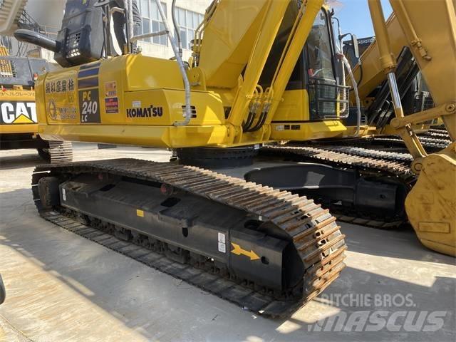 Komatsu PC 240 대형 굴삭기 29톤 이상