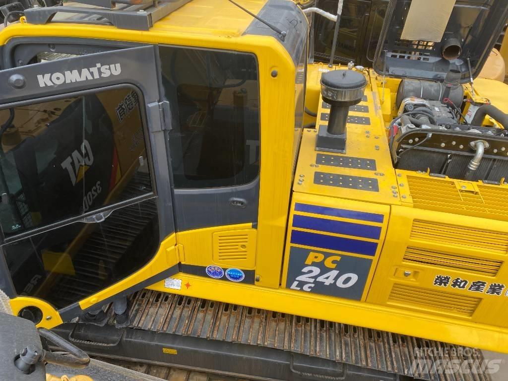 Komatsu PC 240 대형 굴삭기 29톤 이상