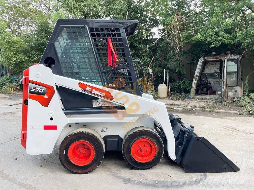 Bobcat S 70  스키드로더