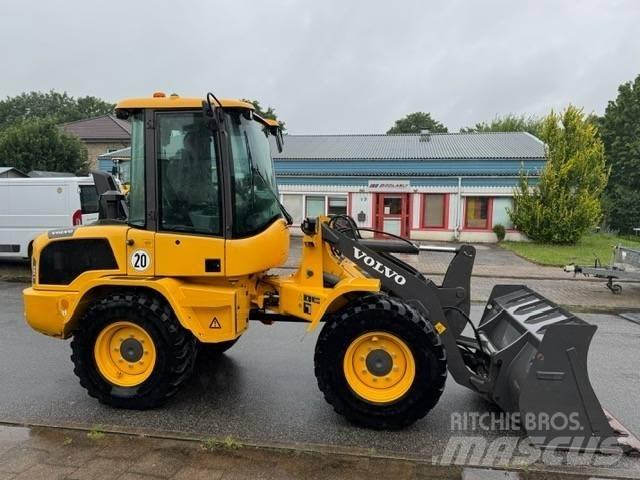 Volvo L 30 G  휠로우더