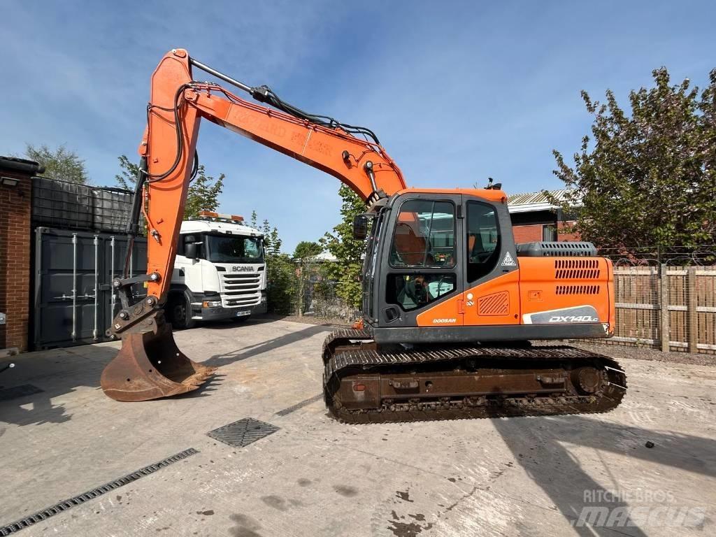 Doosan DX 27 Z 소형 굴삭기 7톤 미만