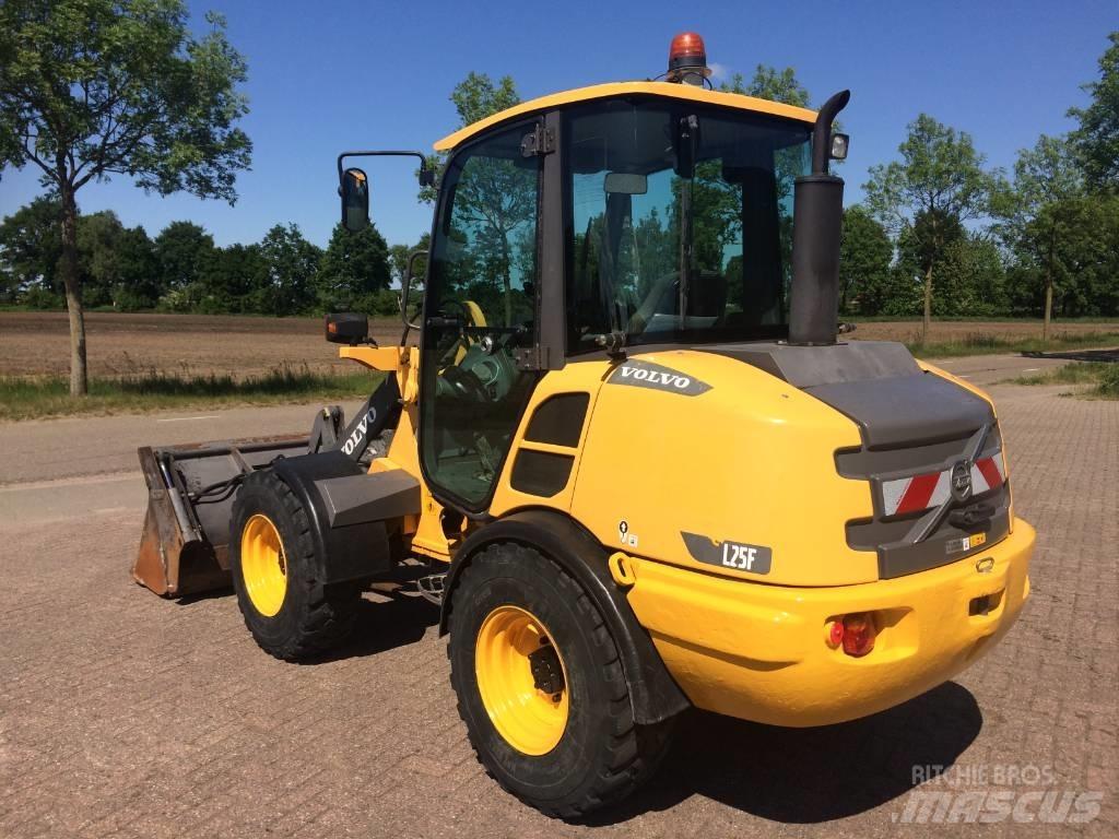 Volvo L 25 F  휠로우더