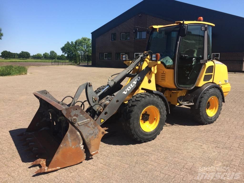 Volvo L 25 F  휠로우더