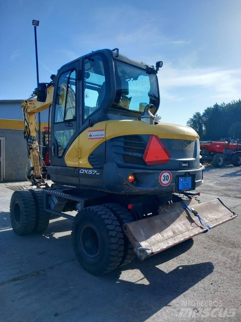 Doosan DX 57 W-5  휠 굴삭기