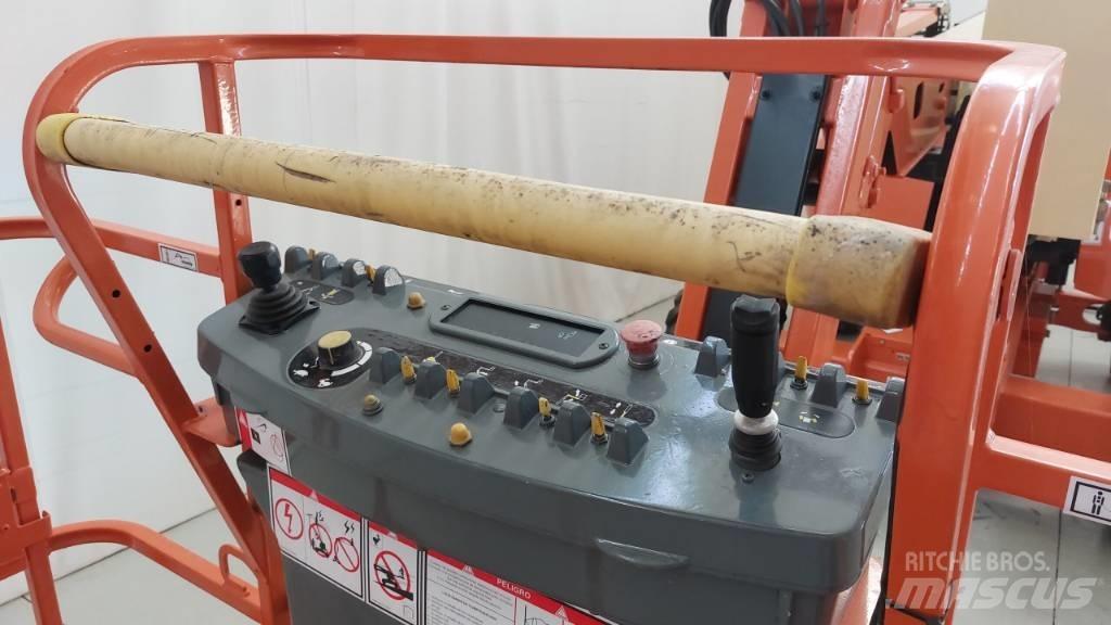 JLG 450 AJ 관절형 전동이동 리프트