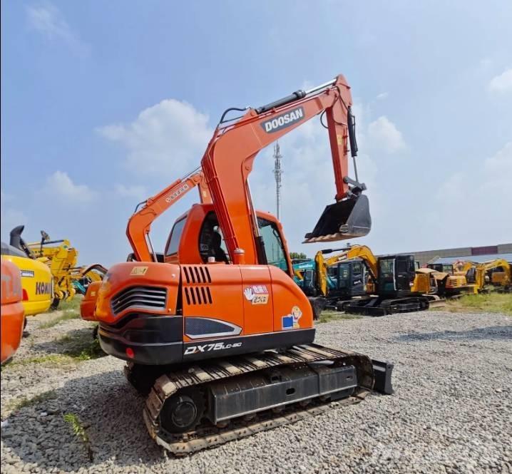 Doosan DX75-9C 중형굴삭기 7톤-28톤