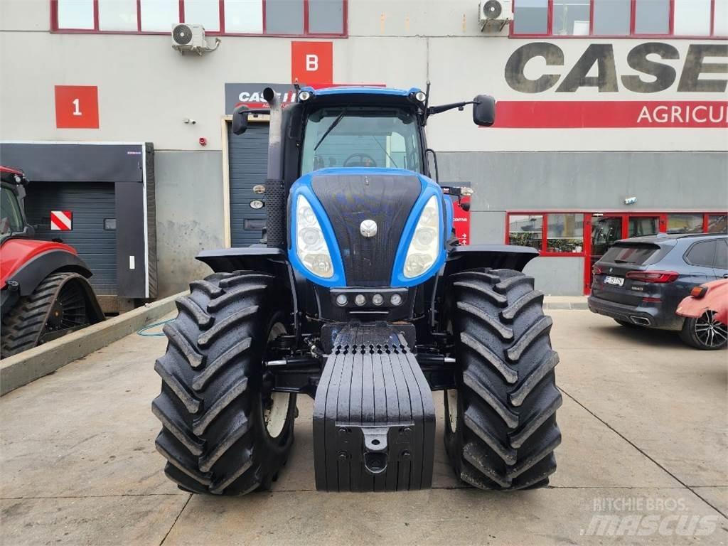 New Holland T8.300 트랙터