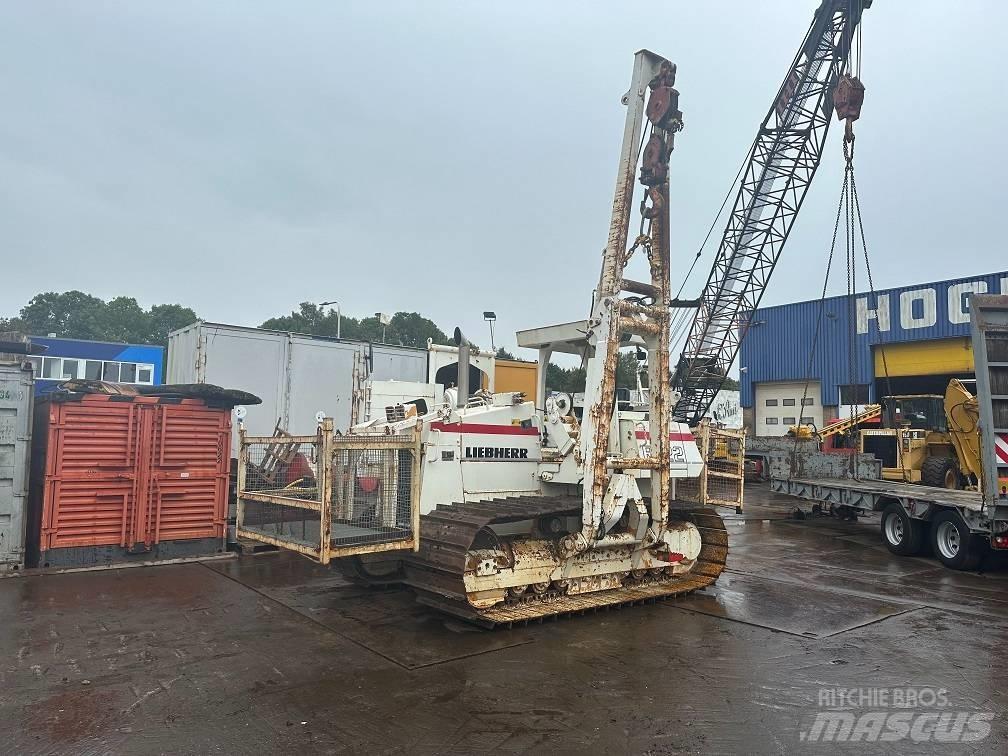 Liebherr RL 22 B 파이프레이어 도저