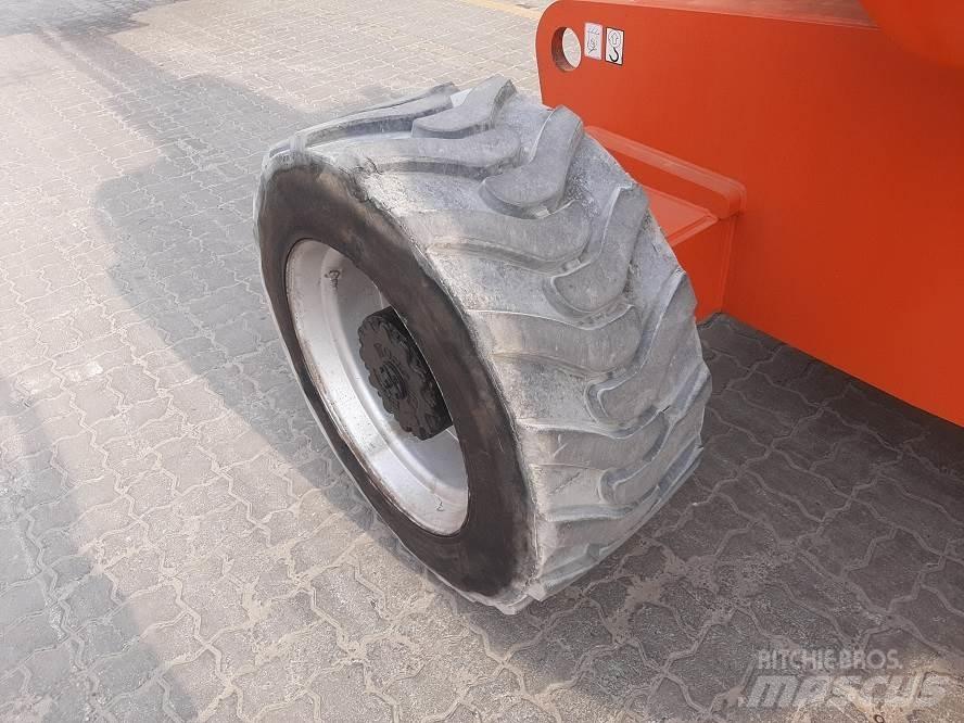 JLG 800AJ 관절형 전동이동 리프트