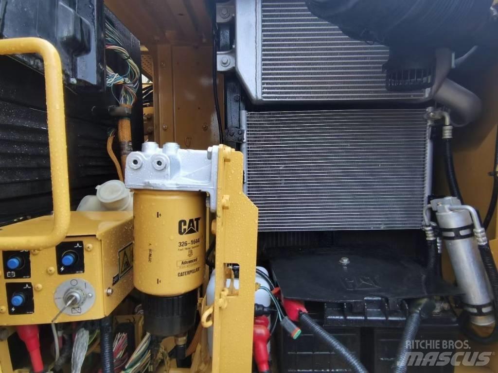 CAT 313D2GC 중형굴삭기 7톤-28톤