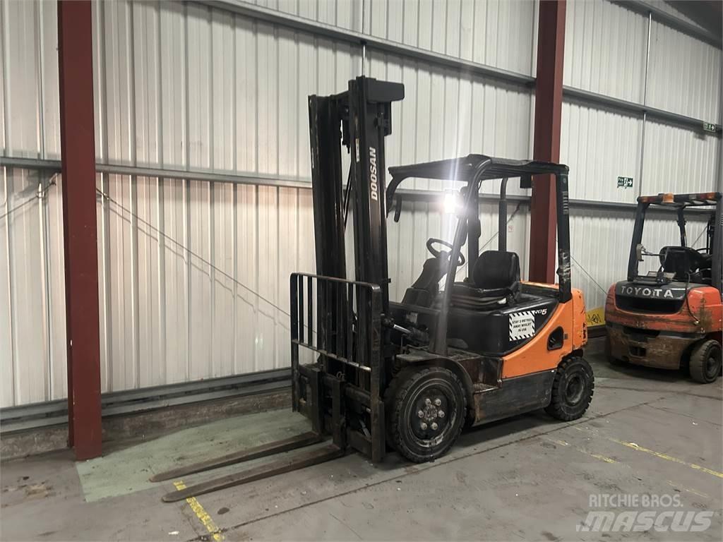 Doosan D25S-5 디젤 지게차