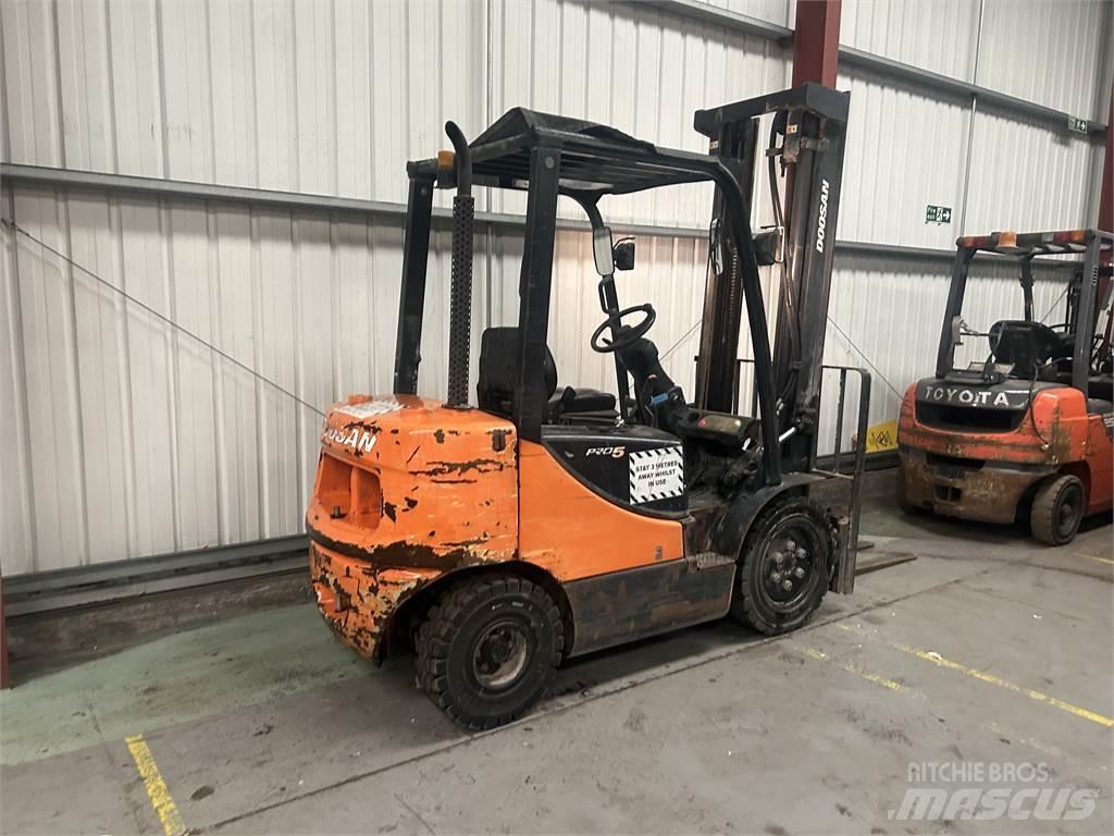 Doosan D25S-5 디젤 지게차