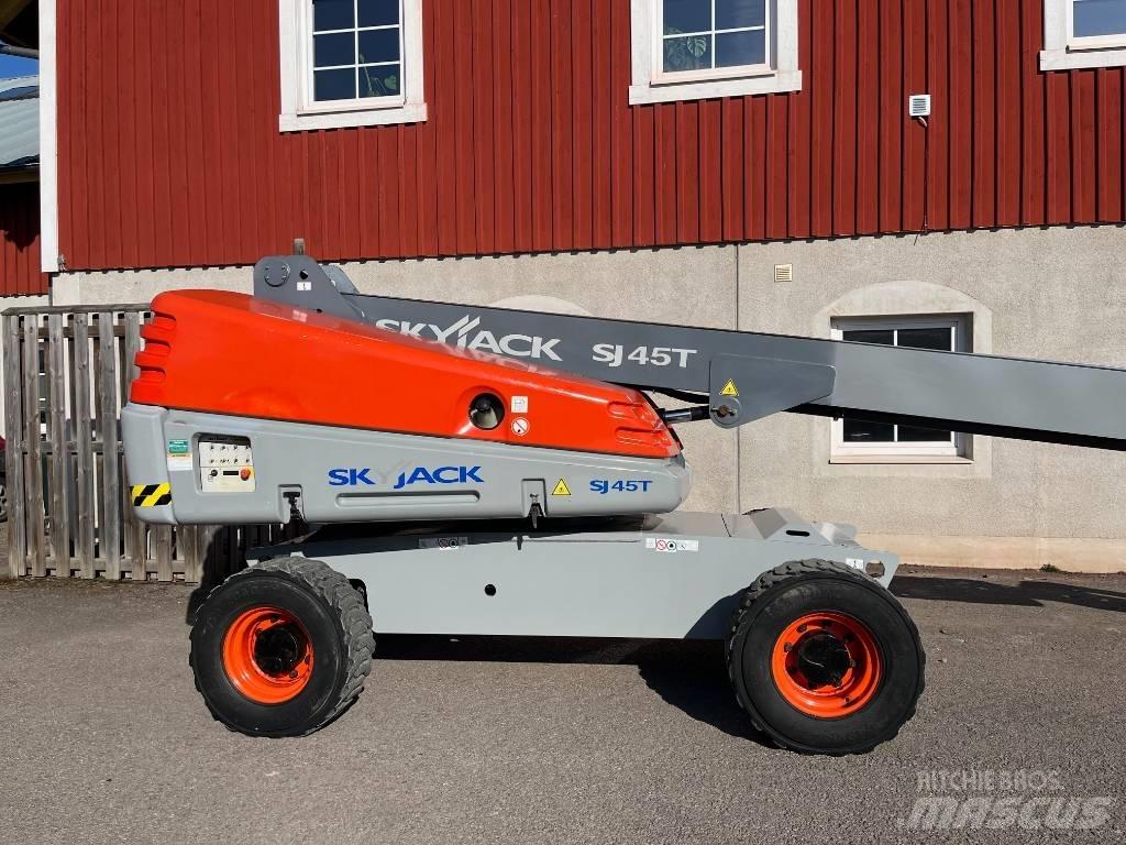 SkyJack SJ 45 T 견인식 전동이동 리프트