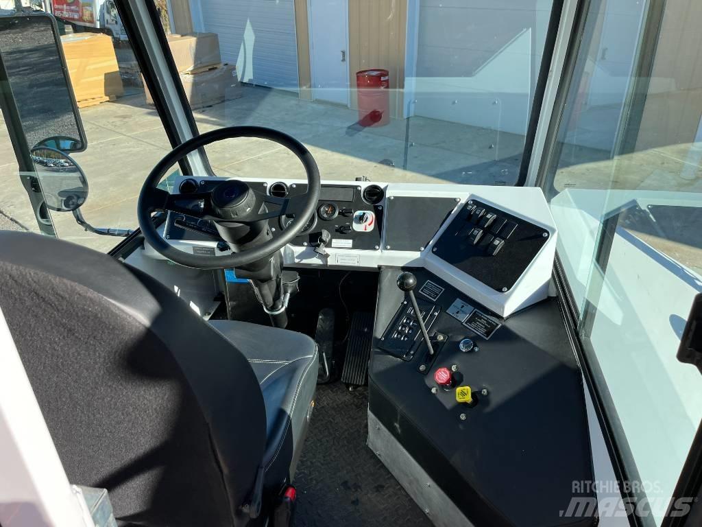 Capacity TJ9000 DOT 터미널 트랙터