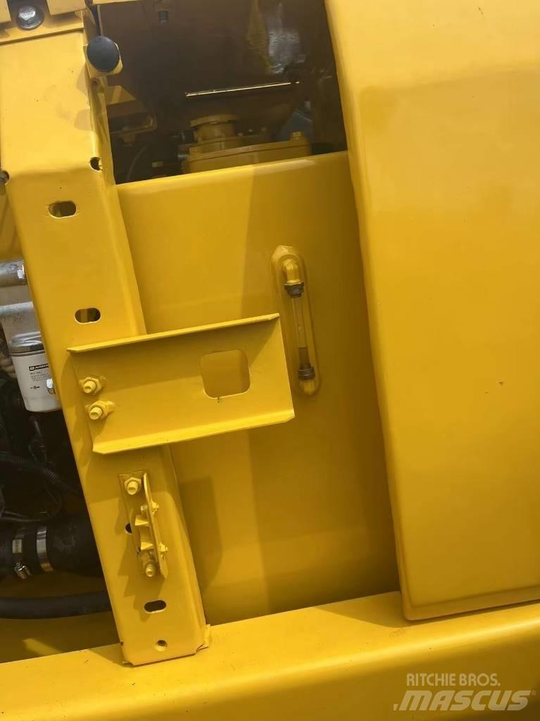 Komatsu PC 130 중형굴삭기 7톤-28톤