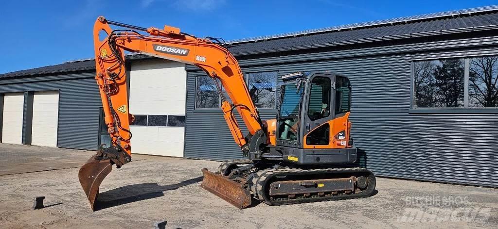 Doosan DX 85r -3 중형굴삭기 7톤-28톤