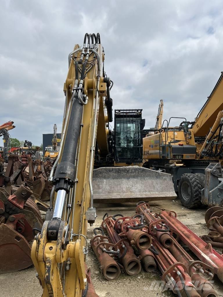CAT MH 3022  휠 굴삭기