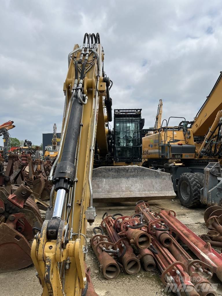 CAT MH 3024  휠 굴삭기