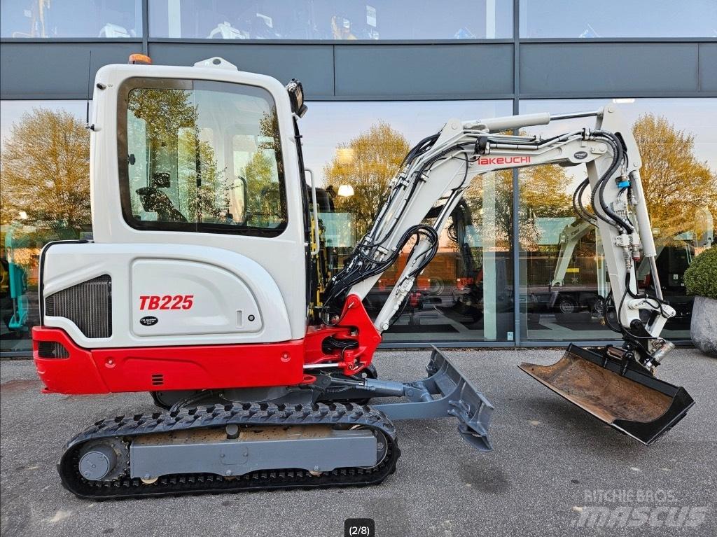 Takeuchi TB 225 소형 굴삭기 7톤 미만