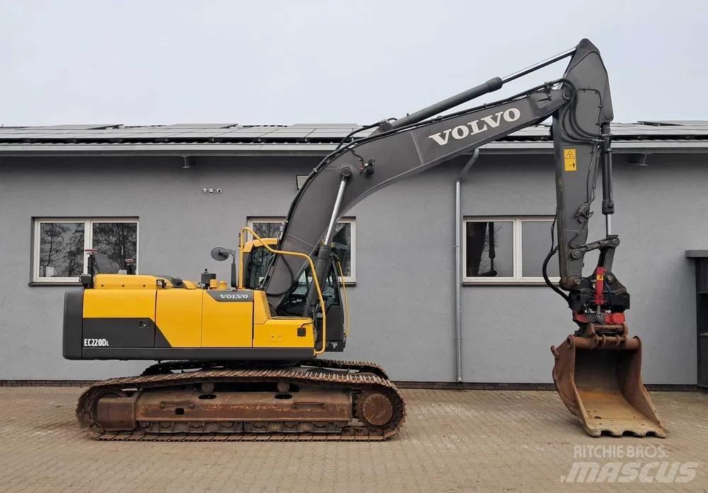 Volvo EC 220 DL 대형 굴삭기 29톤 이상