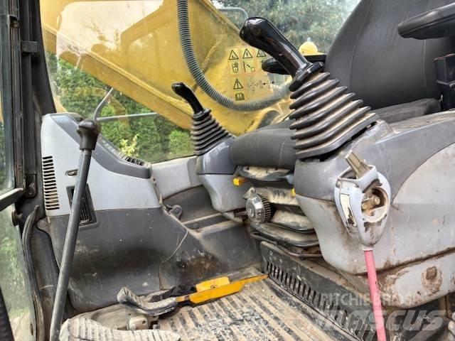 Komatsu PC 210 대형 굴삭기 29톤 이상
