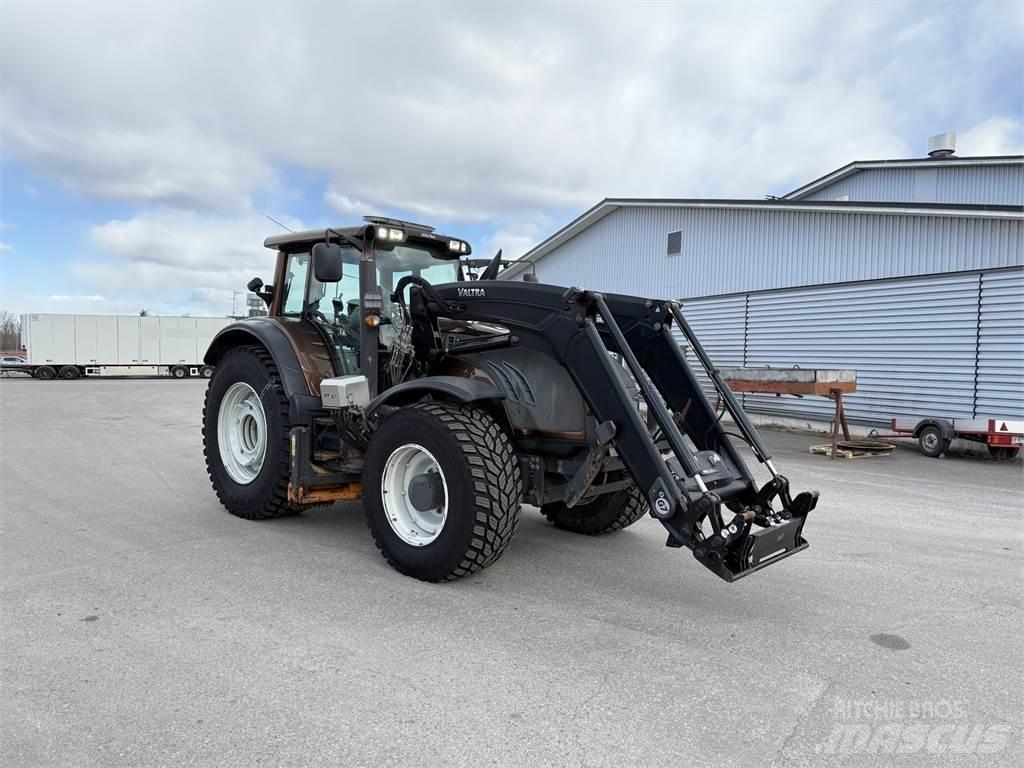 Valtra T203 트랙터