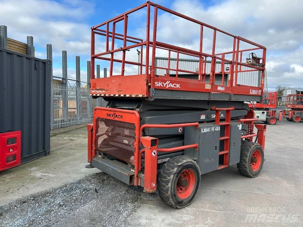 SkyJack SJ 8841 RT 가위형 리프트