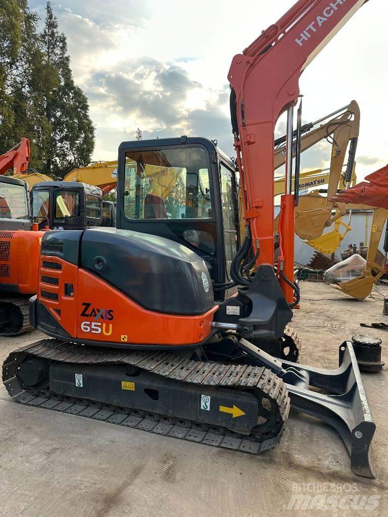 Hitachi ZX 65 소형 굴삭기 7톤 미만