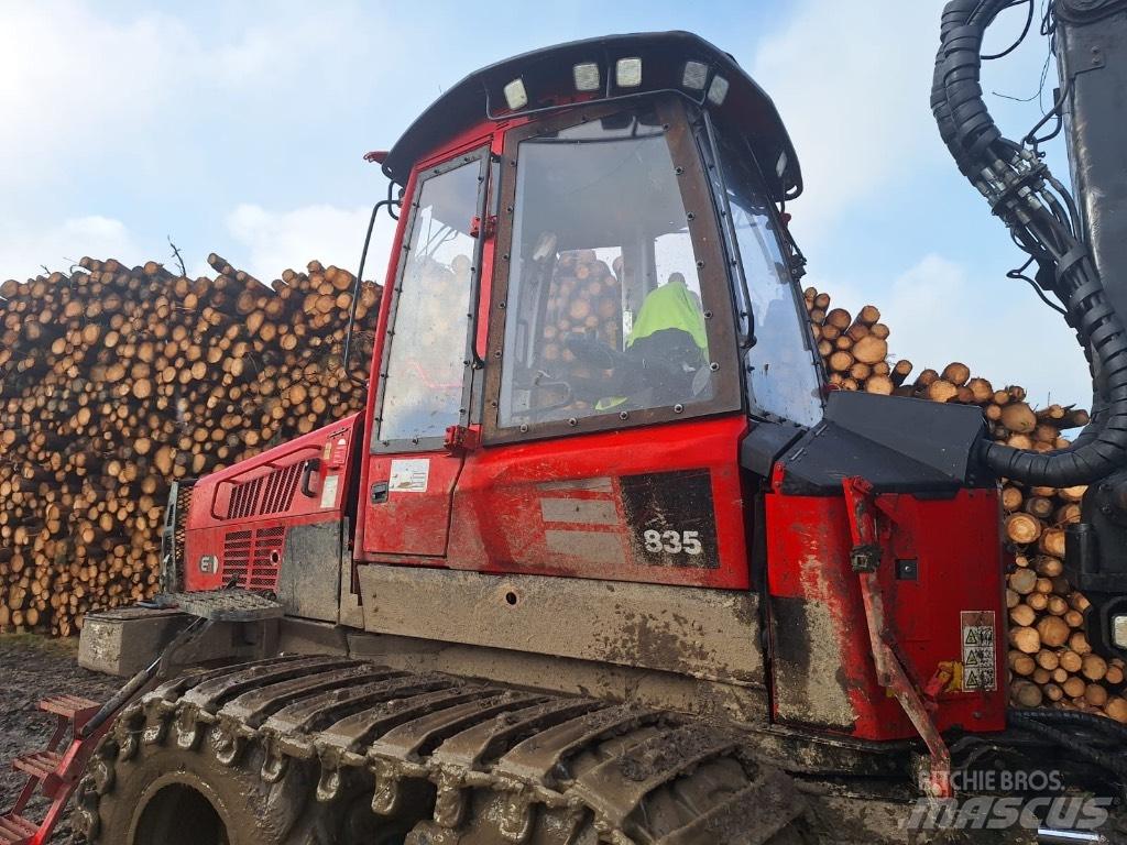 Komatsu 835 원목 포워더