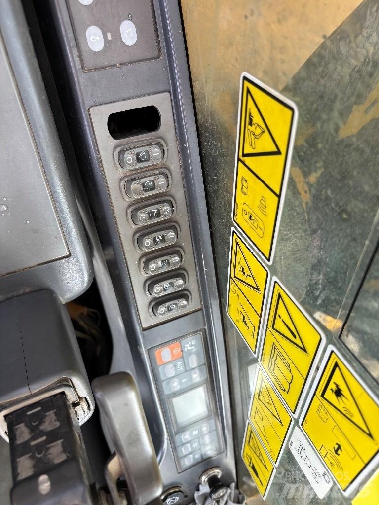 CAT 323 D LN 대형 굴삭기 29톤 이상